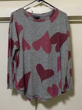 Chelsea & Theodore, long sleeve gray tunic w/large hearts, size 1X